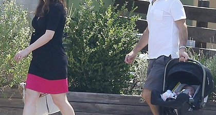 Zooey Deschanel Melahirkan Bayi Perempuan!