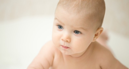 6 Cara Mudah untuk Merangsang Penglihatan Bayi