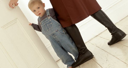 Si Kecil Lebih Sayang Pengasuhnya?