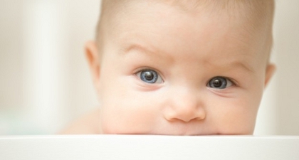Kenali Penyebab dan Gejala Katarak pada Bayi