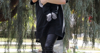 Fergie dan Anak Semarakkan Super Bowl