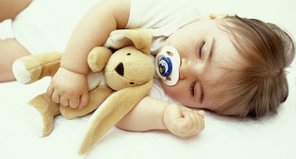 Empeng Memperparah Sariawan di Mulut Balita