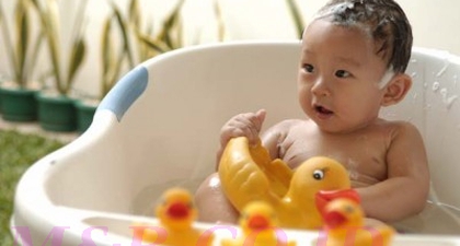 Bayi pun Perlu Mandi