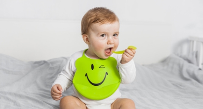 9 Makanan Padat Terbaik untuk Bayi 6-12 Bulan