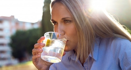 Atasi Sakit Maag dengan Air Lemon