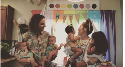 Pasangan Ini Adopsi 4 Anak dalam 24 Jam