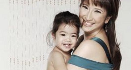 Novita Angie Ajarkan Anak Jaga Kebersihan