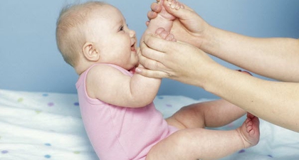 Bayi Usia 7 Bulan Belum Bisa Duduk