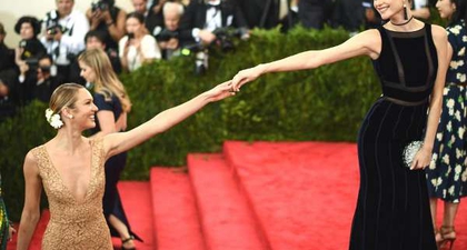Menyusul Behati Prinsloo, Model Candice Swanepoel Umumkan Kehamilannya