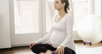 Yoga Kurangi Stres Ibu Hamil