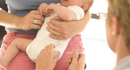 Si Kecil Nyaman Saat Disuntik 