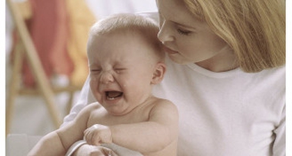 6 Cara Jenius Meredakan Tangisan Bayi