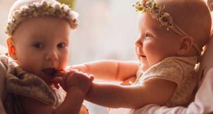 4 Tips Merawat Bayi Kembar