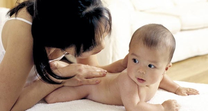 Pijat Bisa Membuat Bayi Tenang