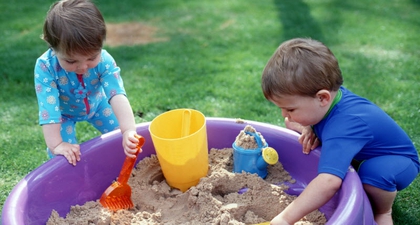 3 Keuntungan Mengajak Si Kecil Bermain di Luar Rumah