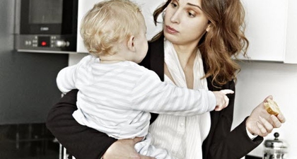 Tangan Bayi Mulai Aktif Menarik-narik