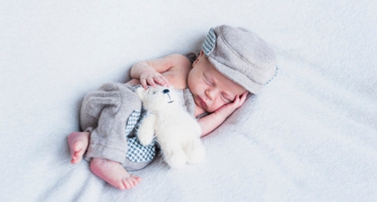 8 Mainan Seru untuk Bayi Usia 2 Bulan