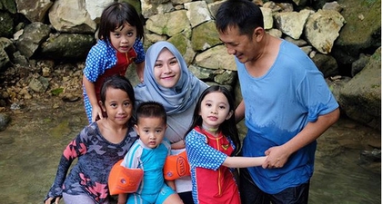 Curhat Zaskia Adya Mecca tentang Babysitter Si Kecil