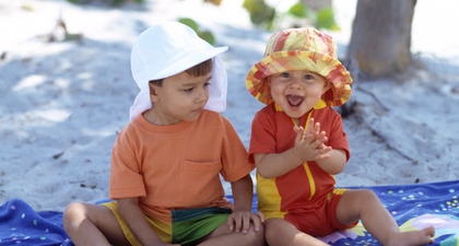 Tips Membawa Bayi ke Pantai