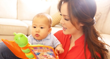 5 Manfaat Membacakan Buku Cerita Untuk Bayi