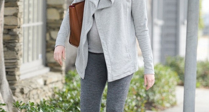 Setelah Sempat Frustasi, Anne Hathaway Akhirnya Hamil!