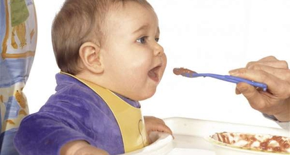 Moms, Jangan Tunda Pemberian MPASI kepada Bayi!