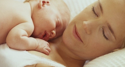 Tidur Malam Bersama Bayi Tingkatkan Bonding