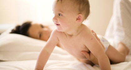 Bayi Merangkak Mundur? 