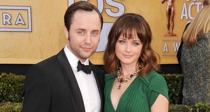 Alexis Bledel Semakin Cantik setelah Menjadi Ibu