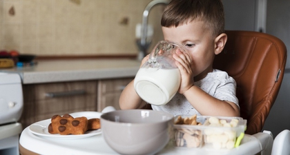 Anak Susah Minum Susu, Ini Cara Mudah Bikin Ia Menyukai Susu