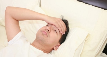 Waspada Sakit Kepala Saat Berhubungan Intim