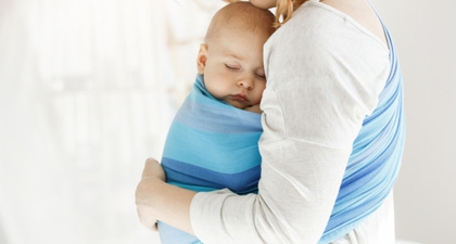 Mengatasi Bayi Rewel Menjelang Waktu Tidur