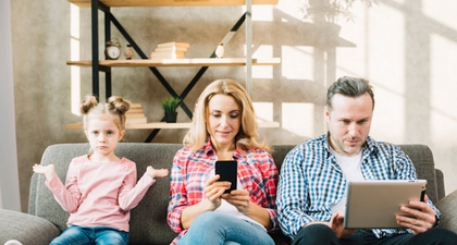 Kebiasaan Buruk Orang Tua yang bisa Menular pada Anak