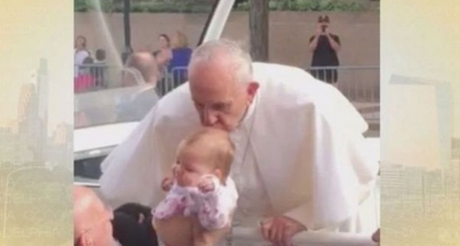 Bayi Sembuh dari Tumor di Kepala setelah Dicium Paus Fransiskus