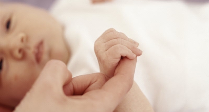 Melatih Rasa dan Kepekaan Bayi 0-3 Bulan