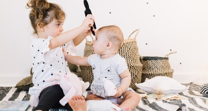 Mengatasi Kecemburuan Kakak saat Adik Lahir