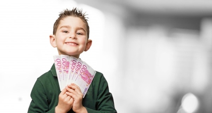 Bolehkah Memberi Anak Hadiah Uang Karena Prestasinya?