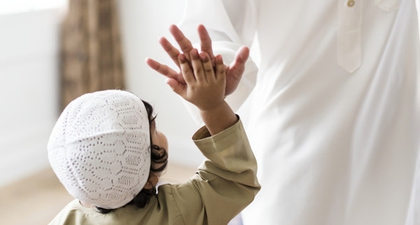 Tips Mengajak Anak Salat Tarawih di Masjid