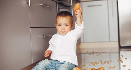 5 Kebiasaan ‘Aneh’ Bayi dan Penyebabnya