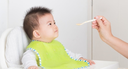 5 Perlengkapan yang Perlu Disiapkan Jelang MPASI Pertama Bayi