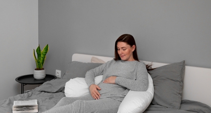 Ini Posisi Tidur Ibu Hamil Trimester 1 yang Aman dan Nyaman