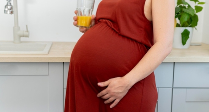 6 Buah yang Bisa Membantu Memperlancar Persalinan Anda