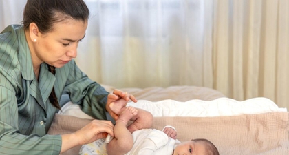 Cara Membersihkan Tali Pusat dan Pusar Bayi yang Benar