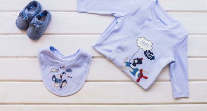 Moms Perlu Tahu, 5 Tips Memilih Pakaian Bayi yang Nyaman