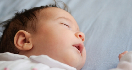 Kenapa Bayi Sering Kaget Saat Tidur? Ini Penyebab dan Cara Mengatasinya