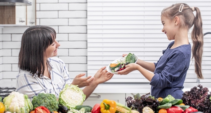 5 Cara Mengenalkan Anak pada Makanan Berserat