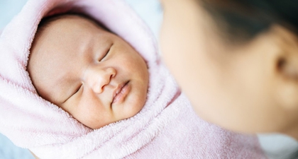 Ketahui Penyebab dan Tanda Bayi Kuning yang Normal