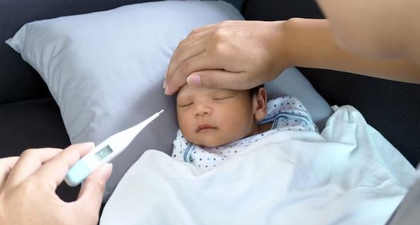 6 Cara Alami Menurunkan Demam pada Bayi