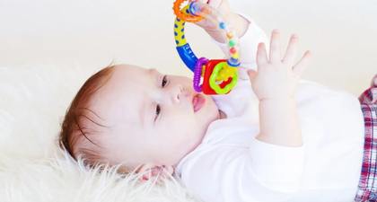 Seru dan Bikin Pintar, Ini 7 Ide Permainan Bayi 3 Bulan