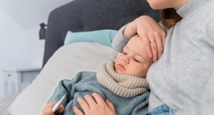 6 Cara Menurunkan Panas pada Bayi Tanpa Obat